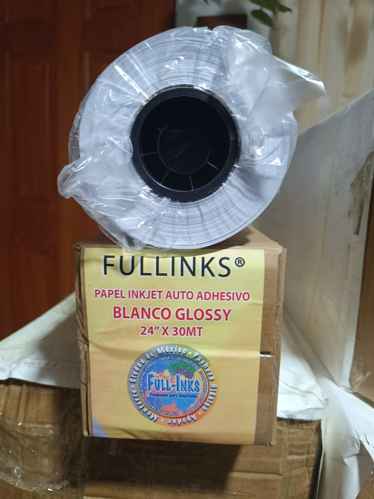 Papel fotográfico blanco glossy 24 pulgadas x 30mt 135gr